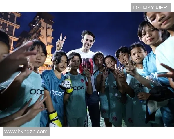 足球巨星兄妹情深携手逐梦赛场书写家族荣耀篇章