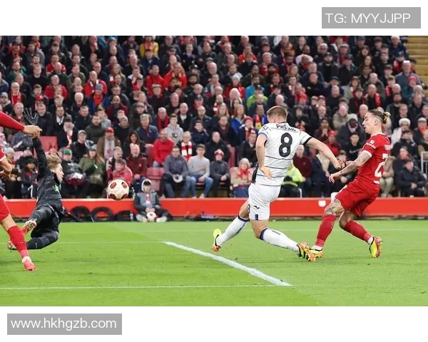 足球球星热身时刻的精彩瞬间展现与近距离细节捕捉